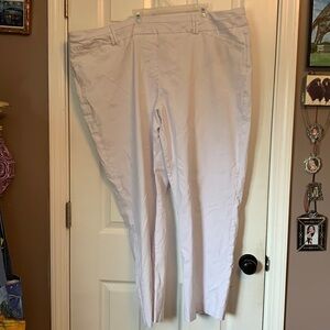 White jegging style pants plus 28